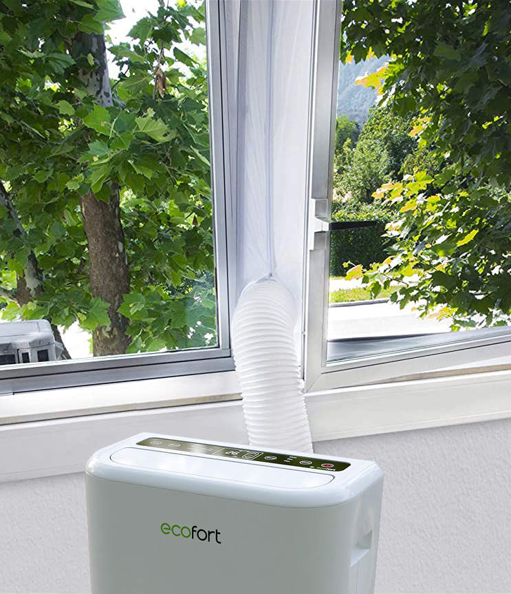 ecoQ CoolAir 12 mit Hot Air Stop - Warme Abluft wird mittels Schlauch aus dem Fenster geführt